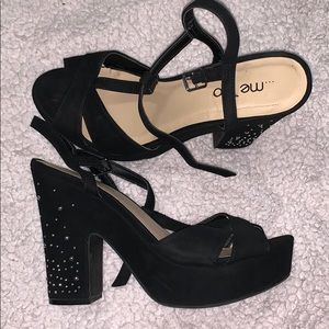 High heel shoes size 8.5 women US with gems !